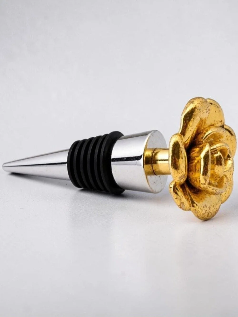 Golden Flower Shaped Topper Reusable Wine Bottle Stoppers For Wine & Beverages.